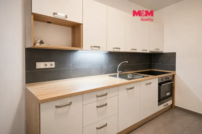 Pronájem bytu 2+1, Louny, Sladkovského, 58 m2