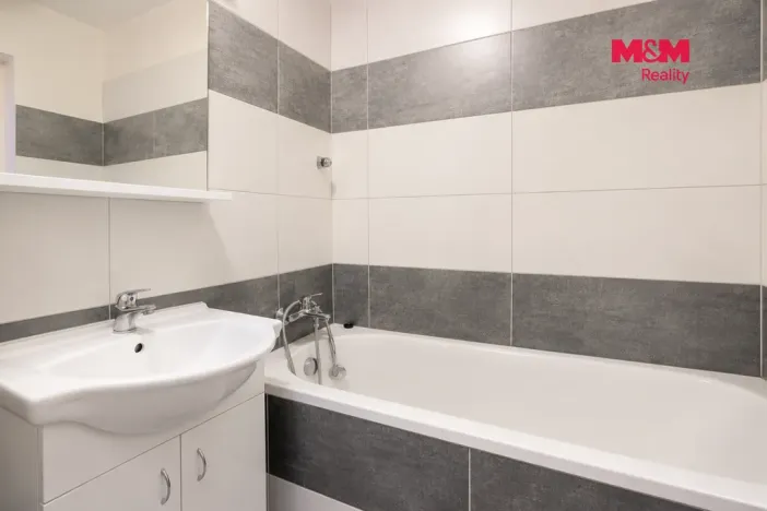 Pronájem bytu 2+1, Louny, Sladkovského, 58 m2