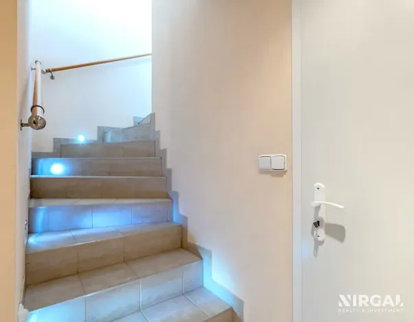 Prodej obchodního prostoru, Praha - Dejvice, Kolejní, 91 m2