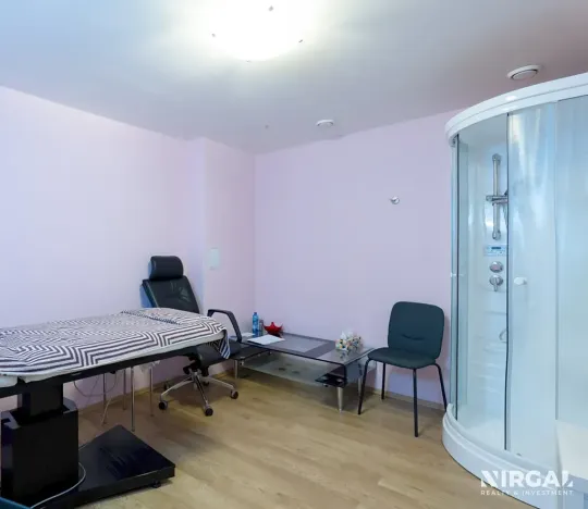 Prodej obchodního prostoru, Praha - Dejvice, Kolejní, 91 m2