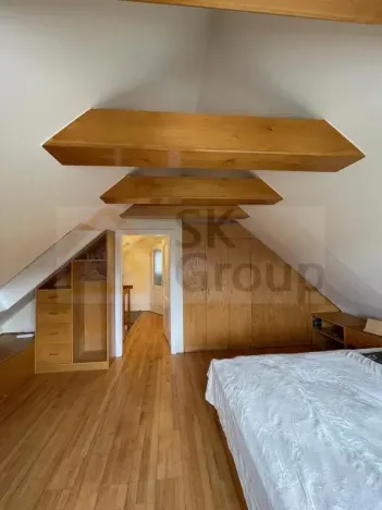 Pronájem atypického bytu, Karlovy Vary, Ondříčkova, 120 m2