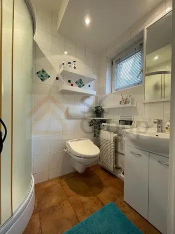 Pronájem atypického bytu, Karlovy Vary, Ondříčkova, 120 m2