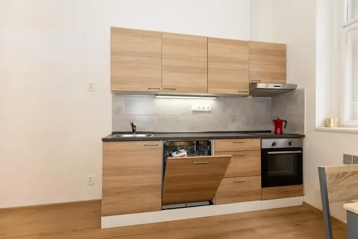 Pronájem komerční nemovitosti, Praha - Smíchov, Grafická, 29 m2
