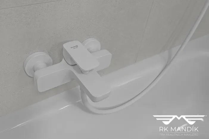 Pronájem bytu 1+kk, Praha - Prosek, Valečovská, 45 m2