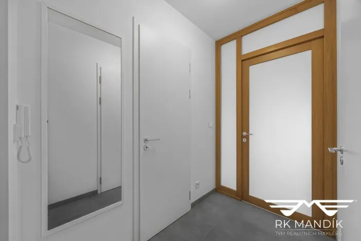 Pronájem bytu 1+kk, Praha - Prosek, Valečovská, 45 m2