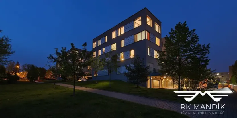 Pronájem bytu 1+kk, Praha - Prosek, Valečovská, 45 m2