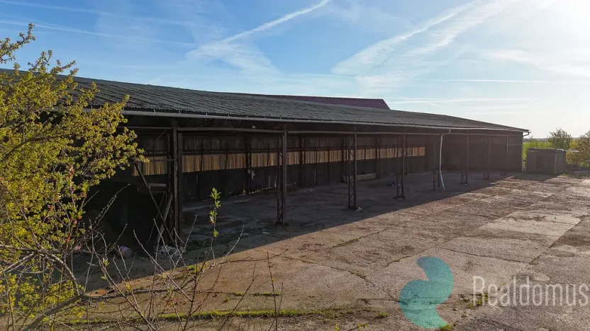 Prodej výrobních prostor, Chotětov, Husovo náměstí, 3000 m2
