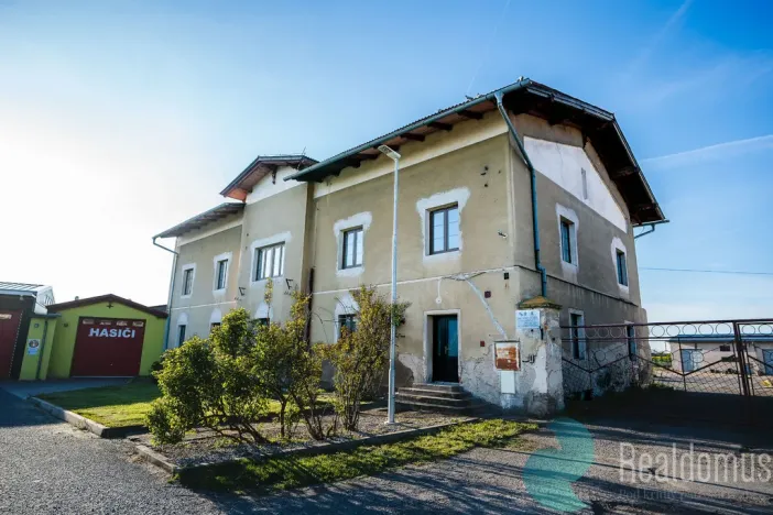 Prodej výrobních prostor, Chotětov, Husovo náměstí, 3000 m2