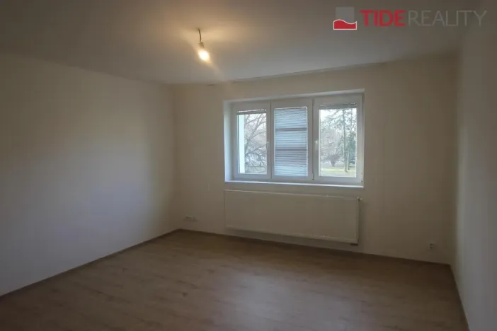 Pronájem bytu 2+1, Praha - Uhříněves, V bytovkách, 60 m2