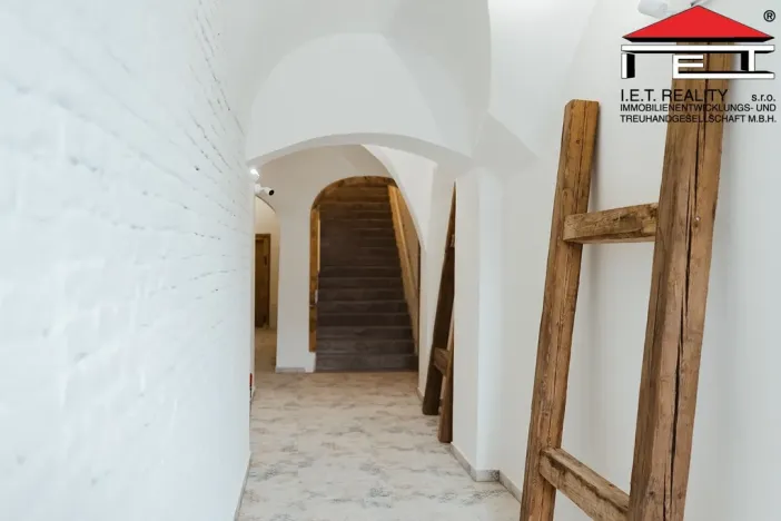 Prodej kanceláře, Frýdek-Místek, Zámecké nám., 89 m2