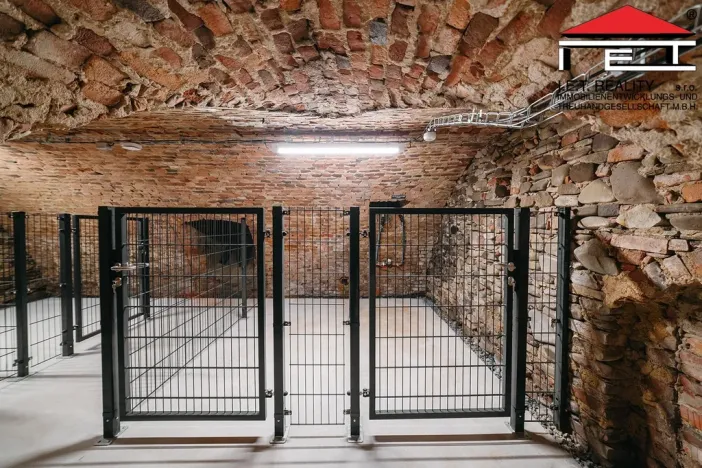 Prodej kanceláře, Frýdek-Místek, Zámecké nám., 89 m2