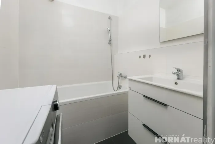 Pronájem bytu 2+1, Praha - Vršovice, Karpatská, 56 m2