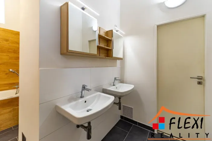Pronájem bytu 2+1, Ostrava, Korunní, 105 m2