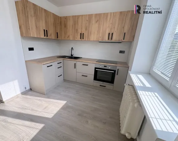 Pronájem bytu 2+1, Karlovy Vary - Rybáře, Majakovského, 54 m2