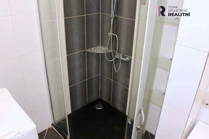 Pronájem bytu 2+1, Karlovy Vary - Rybáře, Majakovského, 54 m2