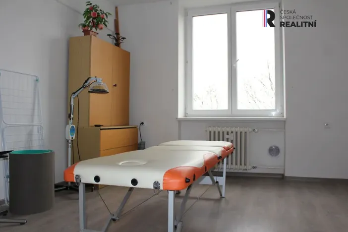 Pronájem bytu 2+1, Karlovy Vary - Rybáře, Majakovského, 54 m2
