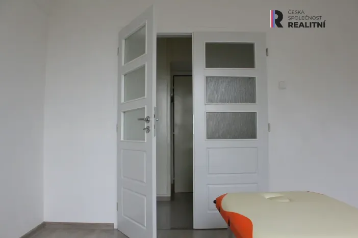 Pronájem bytu 2+1, Karlovy Vary - Rybáře, Majakovského, 54 m2