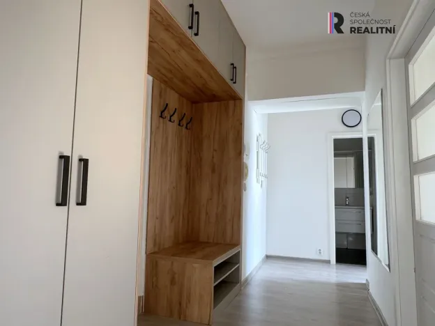 Pronájem bytu 2+1, Karlovy Vary - Rybáře, Majakovského, 54 m2