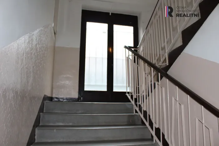 Pronájem bytu 2+1, Karlovy Vary - Rybáře, Majakovského, 54 m2