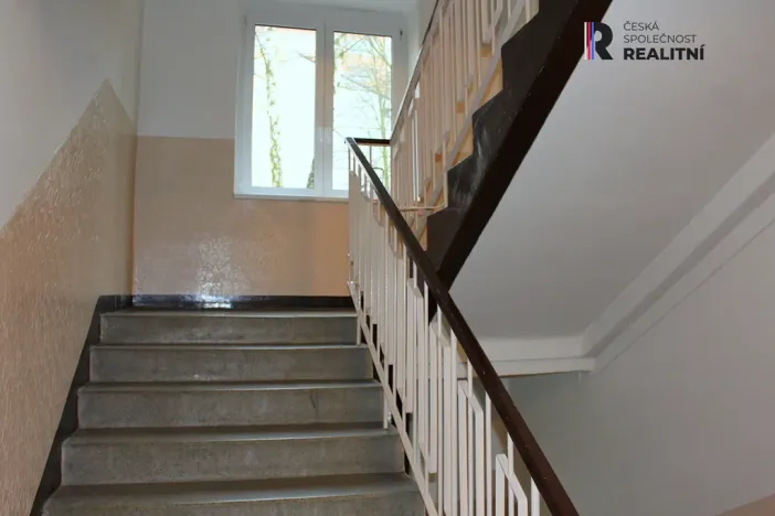 Pronájem bytu 2+1, Karlovy Vary - Rybáře, Majakovského, 54 m2