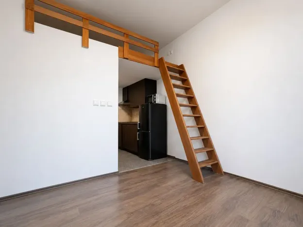 Pronájem bytu 1+kk, Praha - Vysočany, Freyova, 30 m2