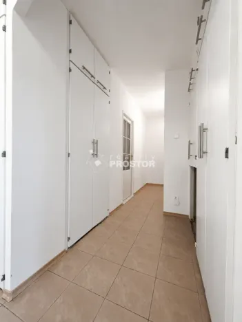 Prodej bytu 3+1, Praha - Prosek, Pískovcová, 77 m2