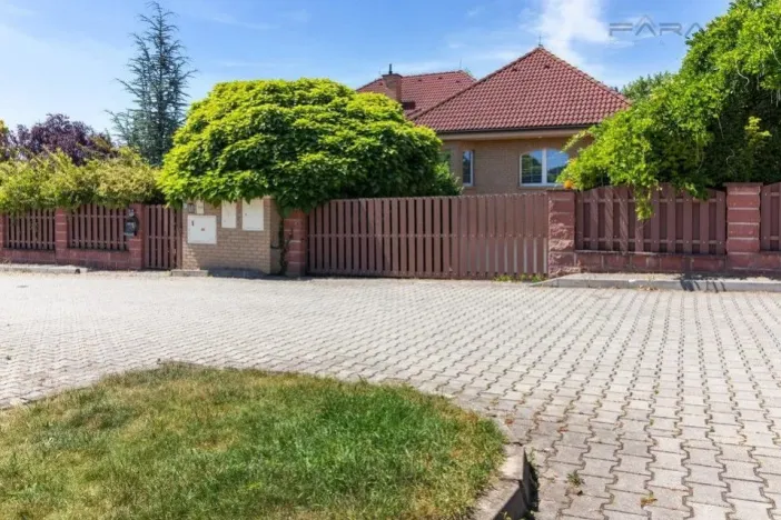Pronájem kanceláře, Praha - Březiněves, Skřivánčí, 725 m2