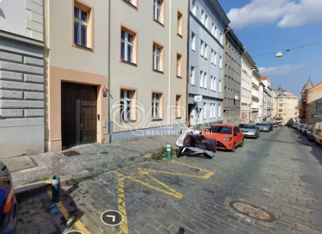 Pronájem garážového stání, Praha - Vinohrady, Voroněžská