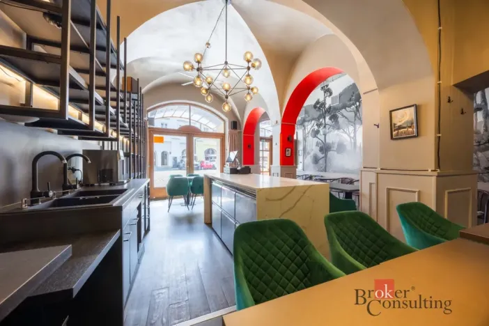 Pronájem restaurace, Hradec Králové, Velké náměstí, 700 m2