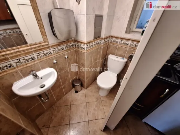 Pronájem kanceláře, Praha - Bubeneč, Bubenečská, 51 m2