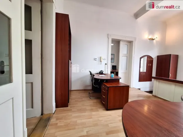 Pronájem kanceláře, Praha - Bubeneč, Bubenečská, 51 m2
