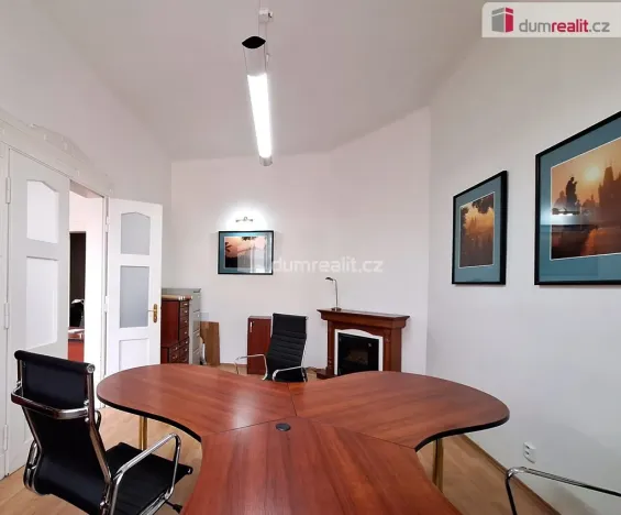 Pronájem kanceláře, Praha - Bubeneč, Bubenečská, 51 m2