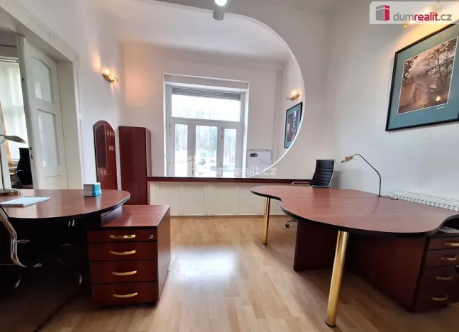 Pronájem kanceláře, Praha - Bubeneč, Bubenečská, 51 m2