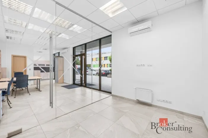 Prodej obchodního prostoru, Plzeň - Černice, Vltavínová, 86 m2