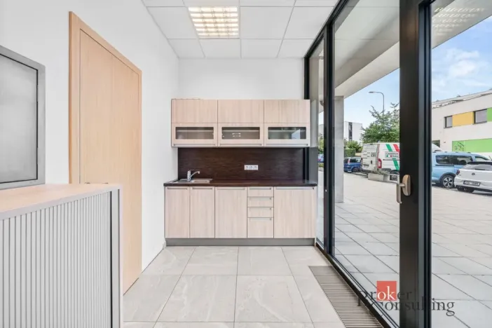 Prodej obchodního prostoru, Plzeň - Černice, Vltavínová, 86 m2