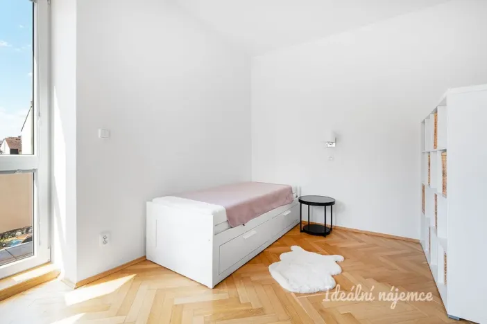 Pronájem bytu 1+kk, Praha - Podolí, Na dolinách, 39 m2