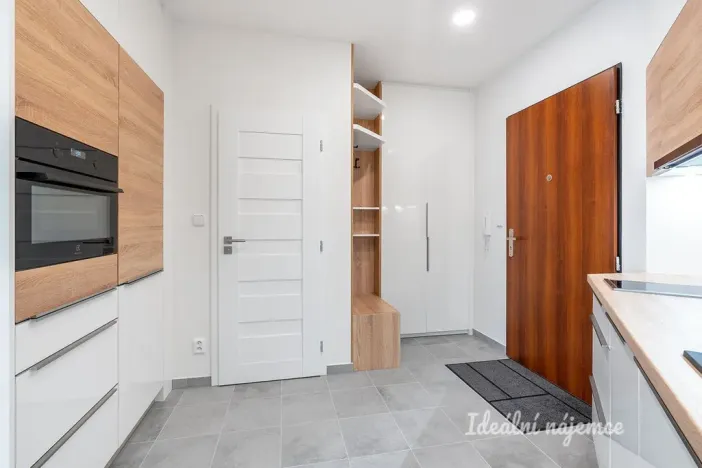 Pronájem bytu 1+kk, Praha - Podolí, Na dolinách, 39 m2
