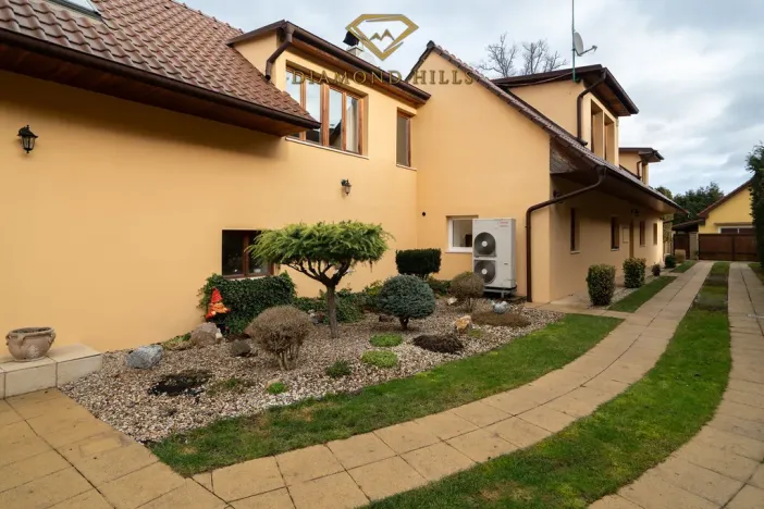 Prodej rodinného domu, Kozojedy, Českobrodská, 299 m2