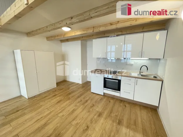 Pronájem bytu 1+kk, Praha - Smíchov, Na Valentince, 42 m2