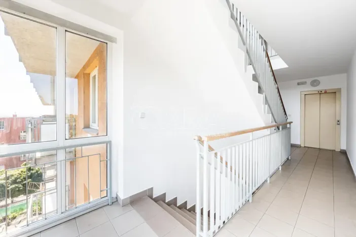 Pronájem bytu 1+kk, Praha - Troja, Vřesová, 34 m2