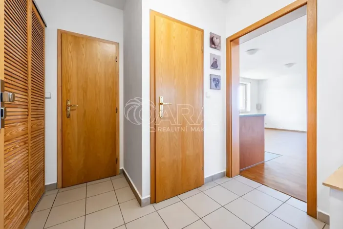 Pronájem bytu 1+kk, Praha - Troja, Vřesová, 34 m2