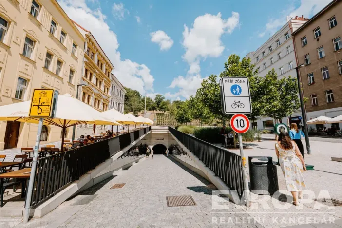 Pronájem obchodního prostoru, Praha - Žižkov, Husitská, 49 m2