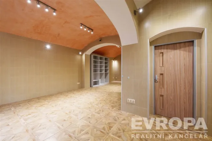 Pronájem obchodního prostoru, Praha - Žižkov, Husitská, 49 m2
