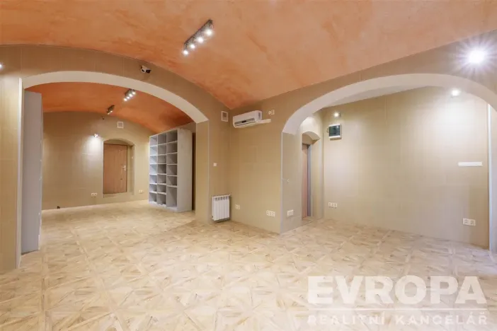 Pronájem obchodního prostoru, Praha - Žižkov, Husitská, 49 m2