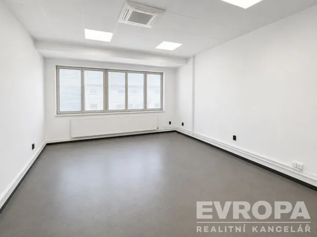 Pronájem výrobních prostor, Plzeň - Skvrňany, Domažlická, 2000 m2