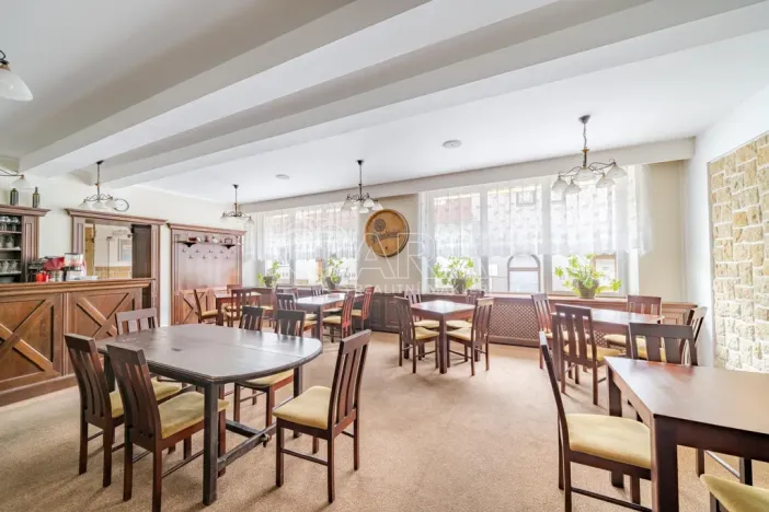 Pronájem restaurace, Doksy, Komenského, 261 m2