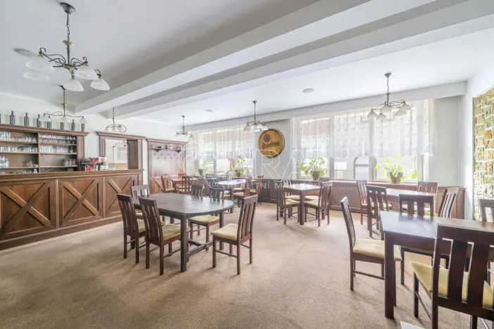 Pronájem restaurace, Doksy, Komenského, 261 m2