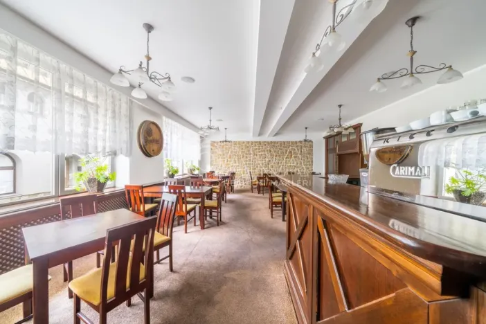 Pronájem restaurace, Doksy, Komenského, 261 m2