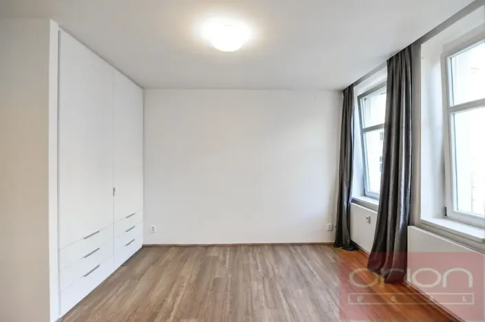 Pronájem bytu 1+kk, Praha - Vinohrady, Lucemburská, 30 m2