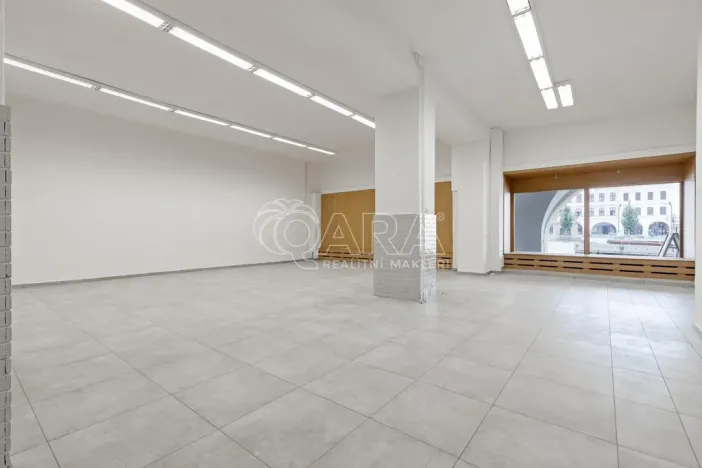 Pronájem obchodního prostoru, Nový Jičín, Masarykovo nám., 470 m2